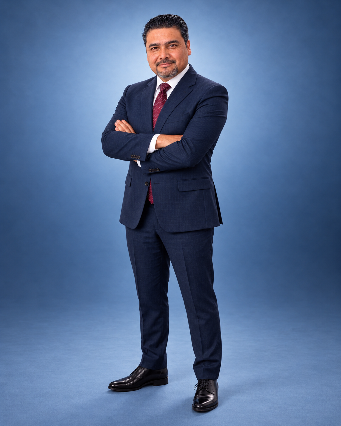 Marcelo Valenzuela, abogado de Valenzuela & Asociados, retrato institucional de cuerpo completo
